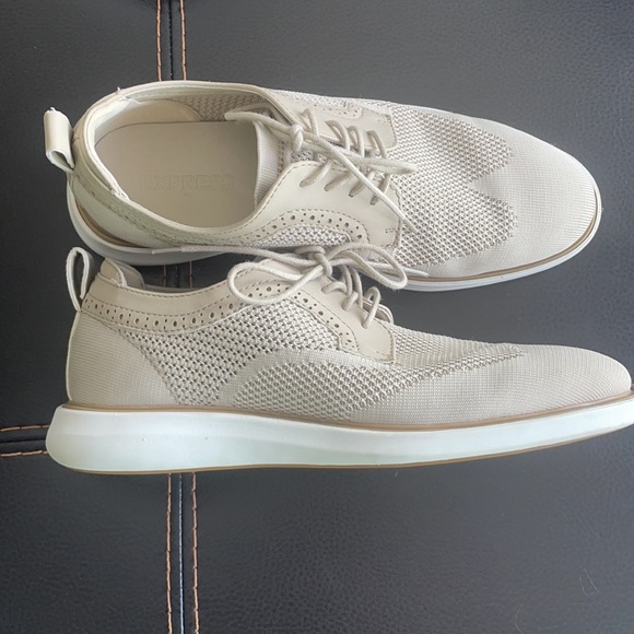 Express Oxfords size 9 - Picture 4 of 4